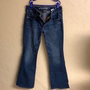 American Eagle size 6 short / kick boot jeans / super stretch